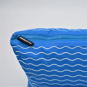 Zip detail of Medium zip pouch in Waving pattern in summer blue and white.